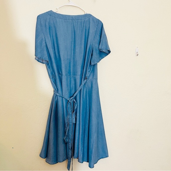 Loft Flutter Sleeve Denim Wrap Dress Women Size 10 Blue - Picture 2 of 10